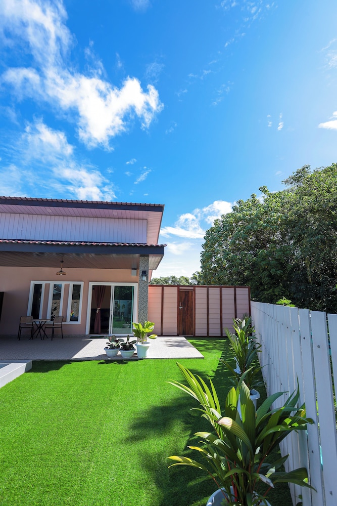D' Village Cottage 2 – Private Pool Villas