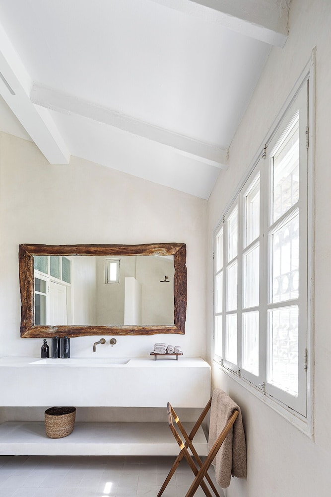 The Gem of Neve Tzedek by Sea N' Rent