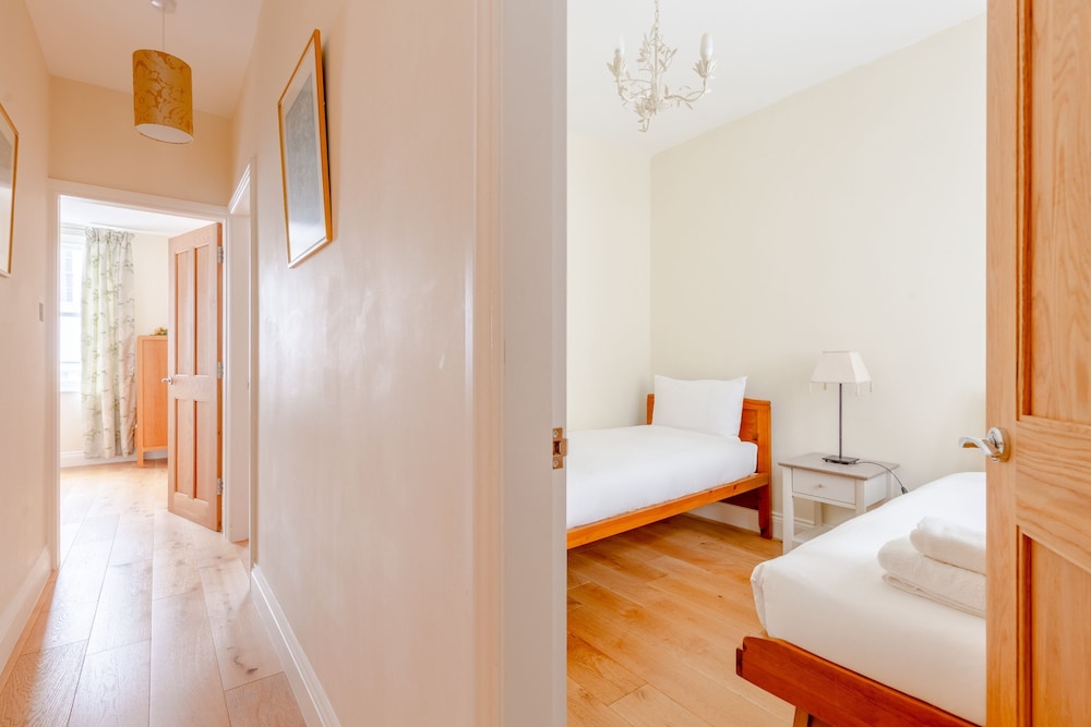 Spacious and Central 3 Bedroom House in Paddington