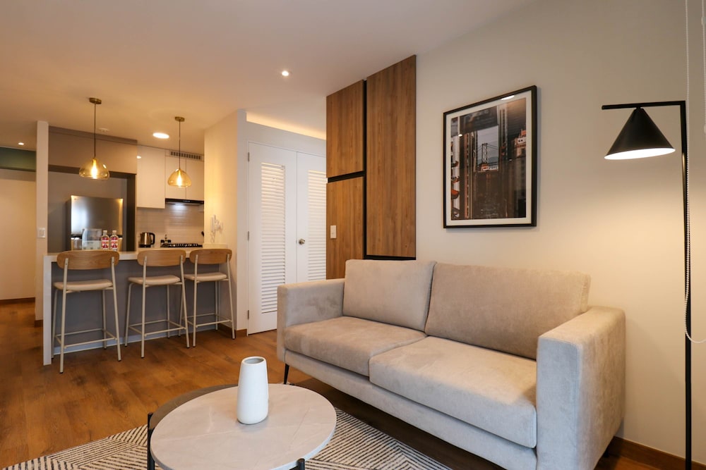 w Group-friendly 3BR w Balcony in Miraflores