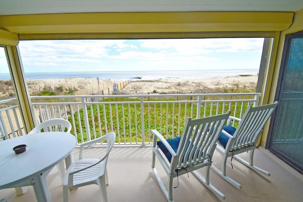 Salty Sands I 101 3 Bedroom Home by RedAwning view 4