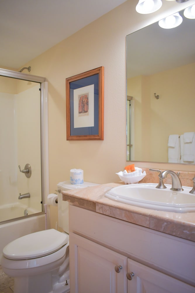 Lakeshore Lodges