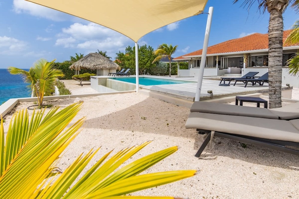 Kas di So o Ocean Front Luxury Villa