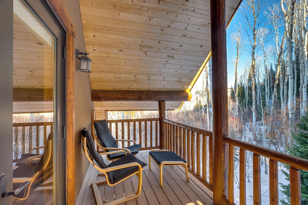 'black Bear Cabin' Near Skiing & Hiking!