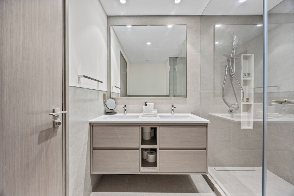 Luxury City Stay Near Mall and Pool