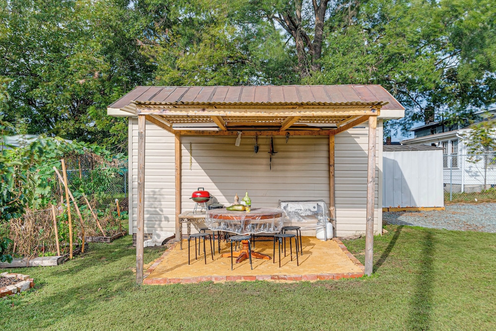 Walk to Historic Dtwn Burlington: Home w/ Yard