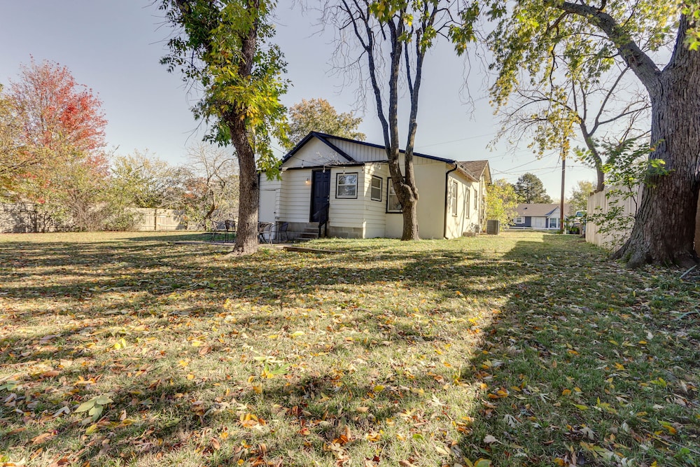 Chic Joplin Cottage w/ Patio < 3 Mi to Town!