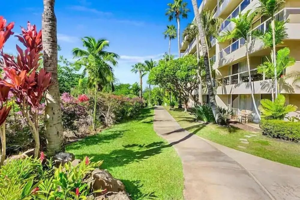 Signature Residences at Maui Banyan