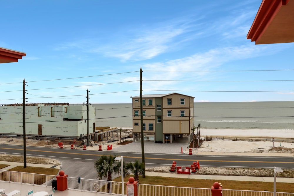 Paradise Shores 305