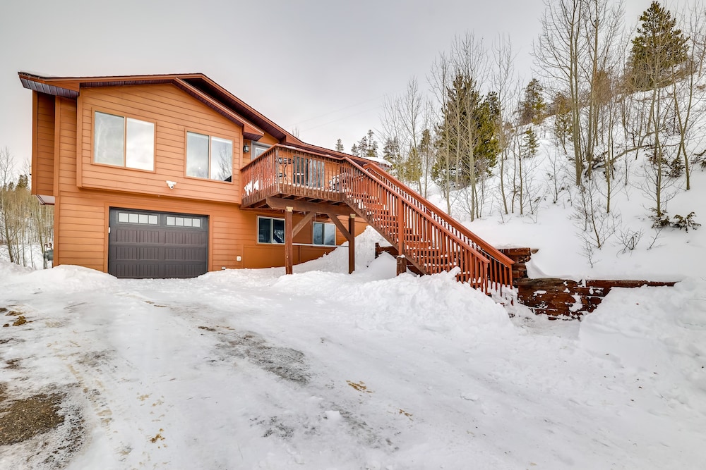 13 Mi to Winter Park: Mtn-view Granby Cabin