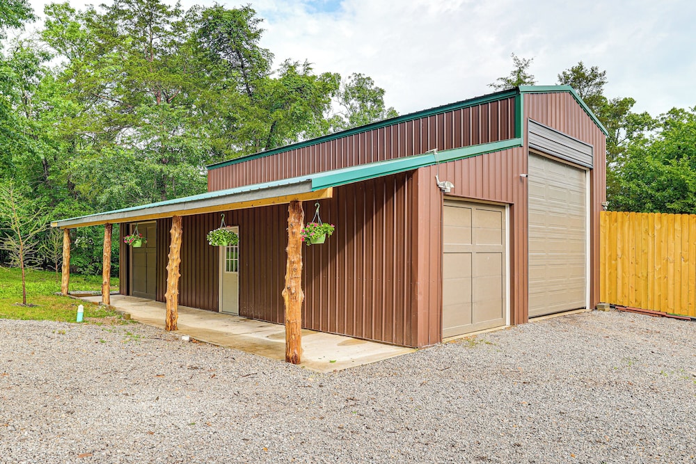 Near Bella Vista Trails & Elk River: Family Home!