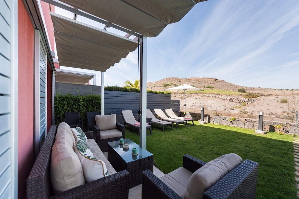 Villa With Heated Pool in Salobre