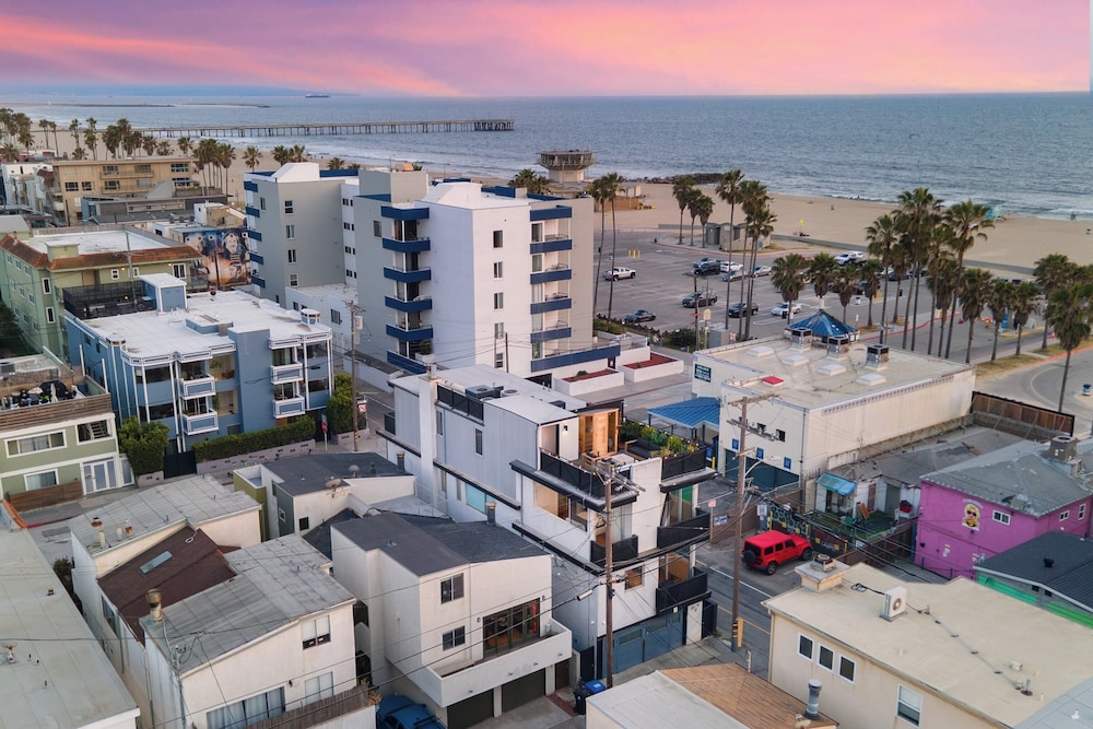 Venice View by Avantstay Walk to Venice Beach Rooftop, Ice Bath, Luxe Design