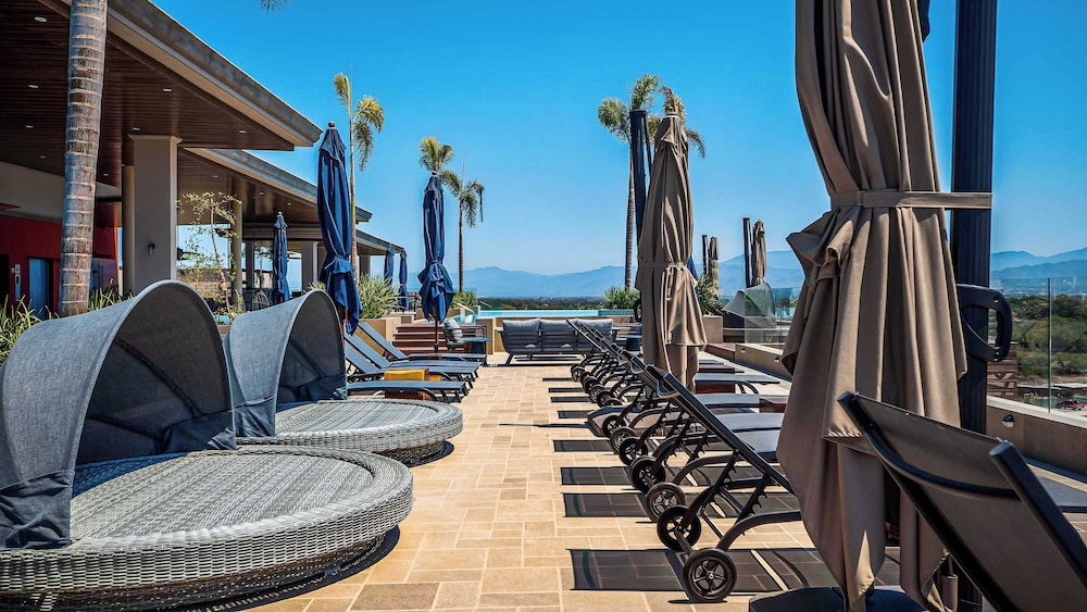 Equipped 3BR House - Pool - Gym - 5 min to Beach
