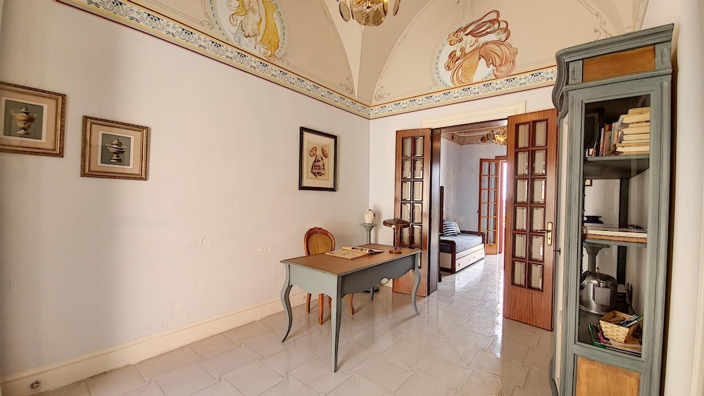 Cst004 in Castro With 3 Bedrooms and 2 Bathrooms view 3