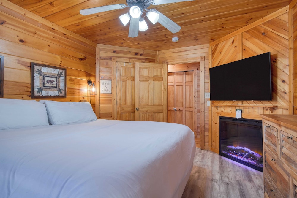 The Big Easy by Avantstay Hot Tub, Game Room, Spacious Deck Premier Location