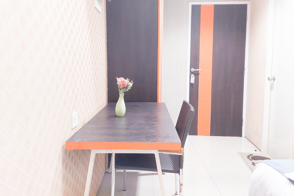 Warm And Simply Studio (No Kitchen) At Kubikahomy Apartment