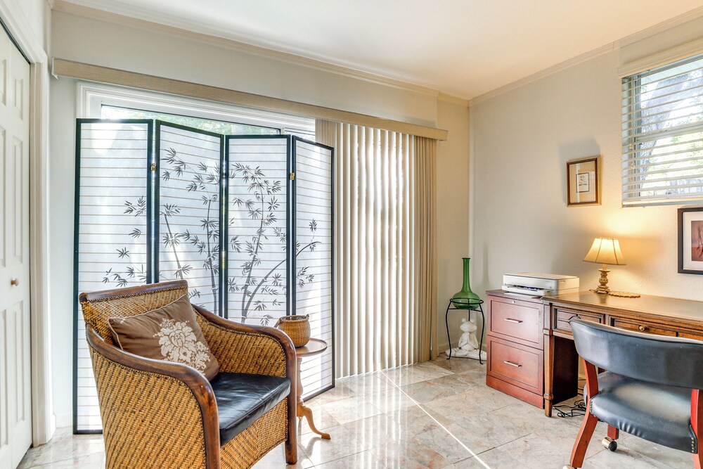 Englewood Bungalow 1 Mi to Beach: Pets Welcome!