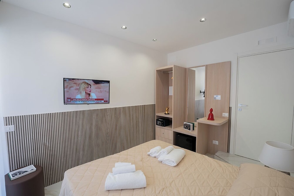 P.C. BOUTIQUE H. LIFESTYLE NAPOLI CENTRO by ClaPa Group Dislocated Hospitality