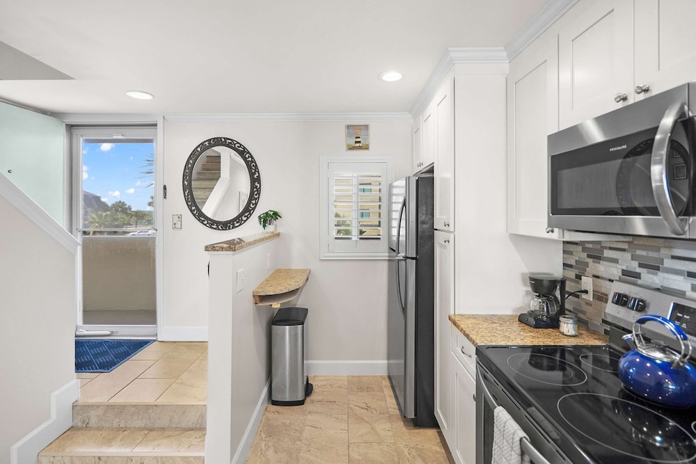 Oceanfront Pool Tennis BBQ Patio Free Parking