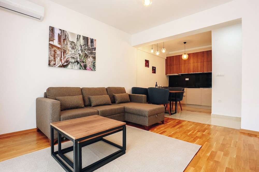 Status Apartments 140
