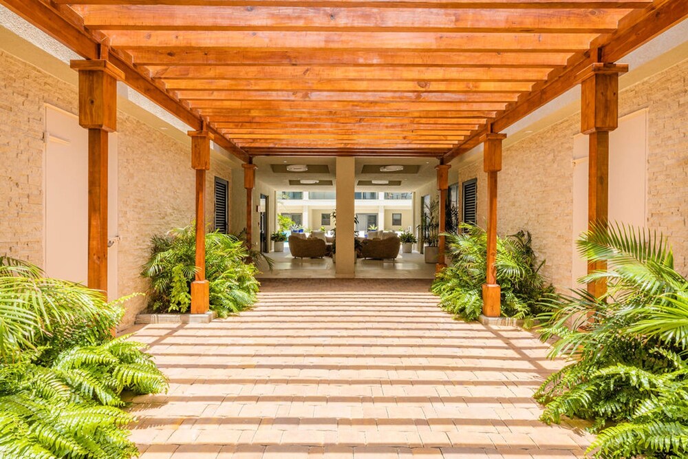 NEW Modern 2BR 2BA Condo w Gym Pool BBQ Parking