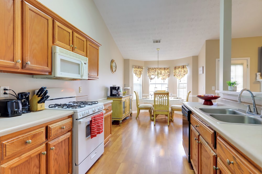 2 Mi to Heritage Park: Pet-friendly Mcdonough Home