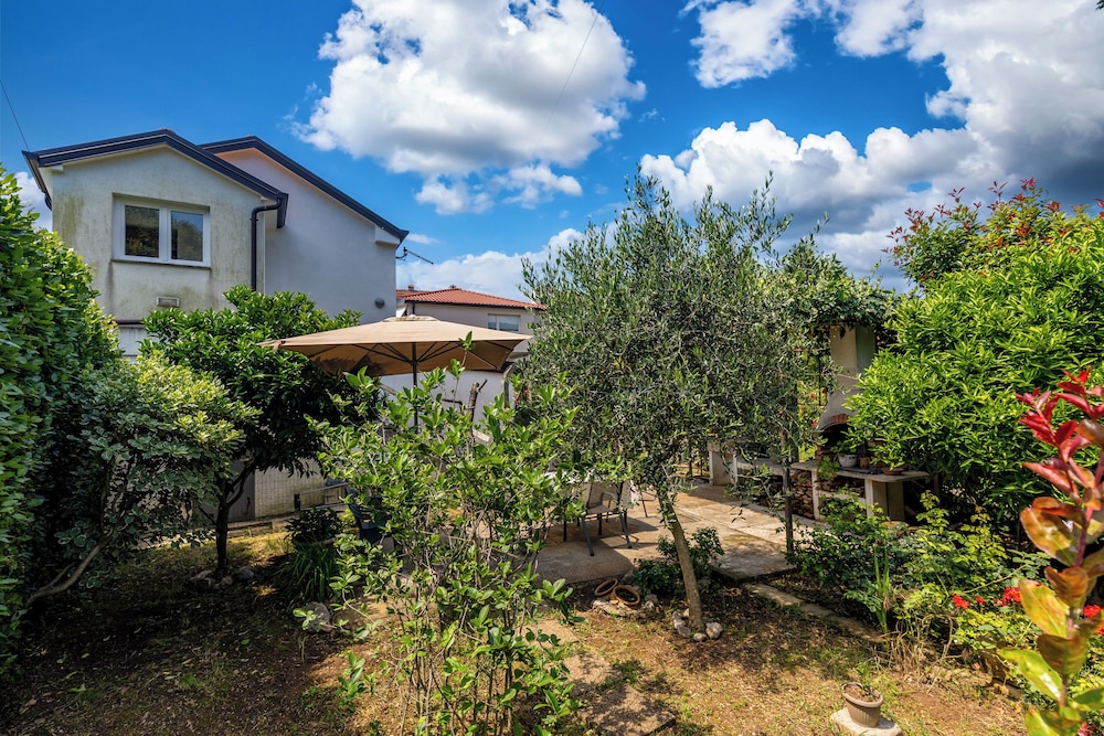 Quiet Garden Apartment Kostrena