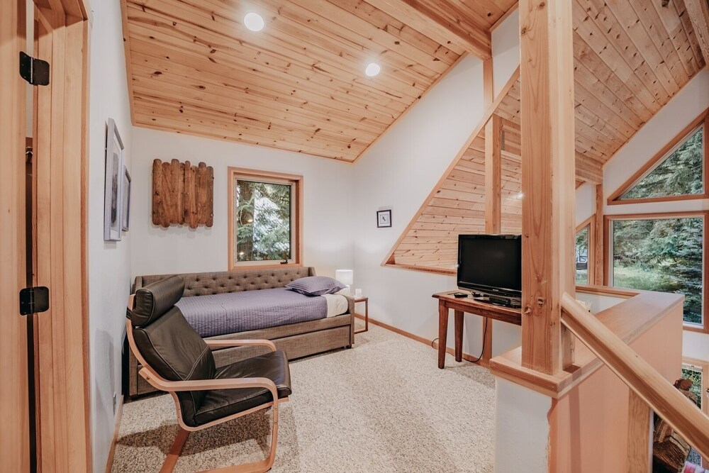 75sl - Wifi - Bbq - Pets Ok - Sleeps 6 2 Bedroom Home by RedAwning view 5