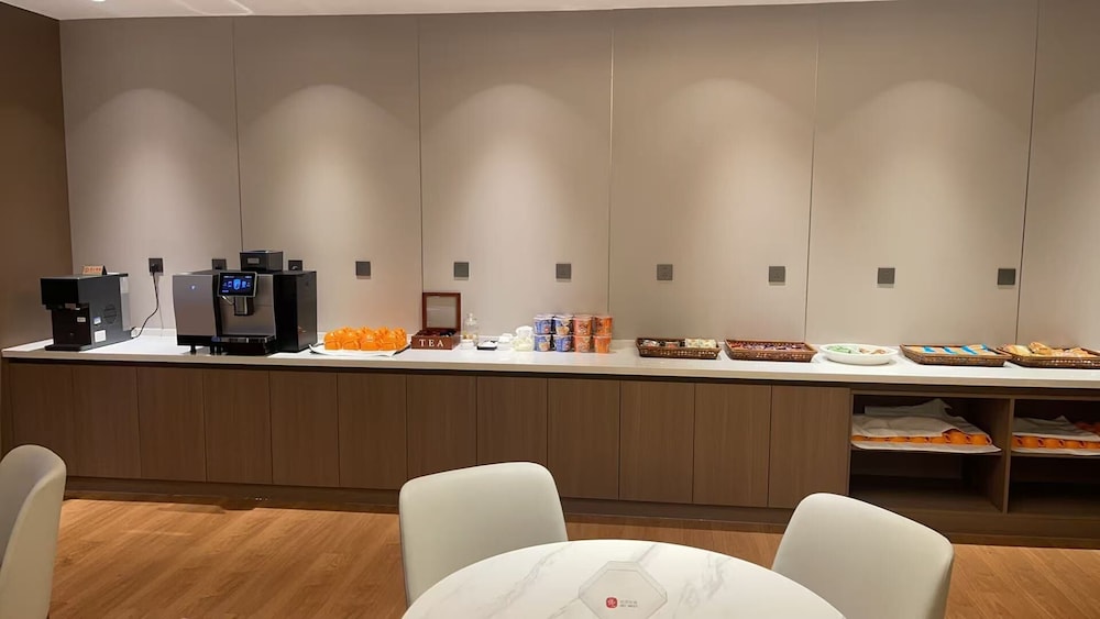 T3E JOY REST LOUNGE