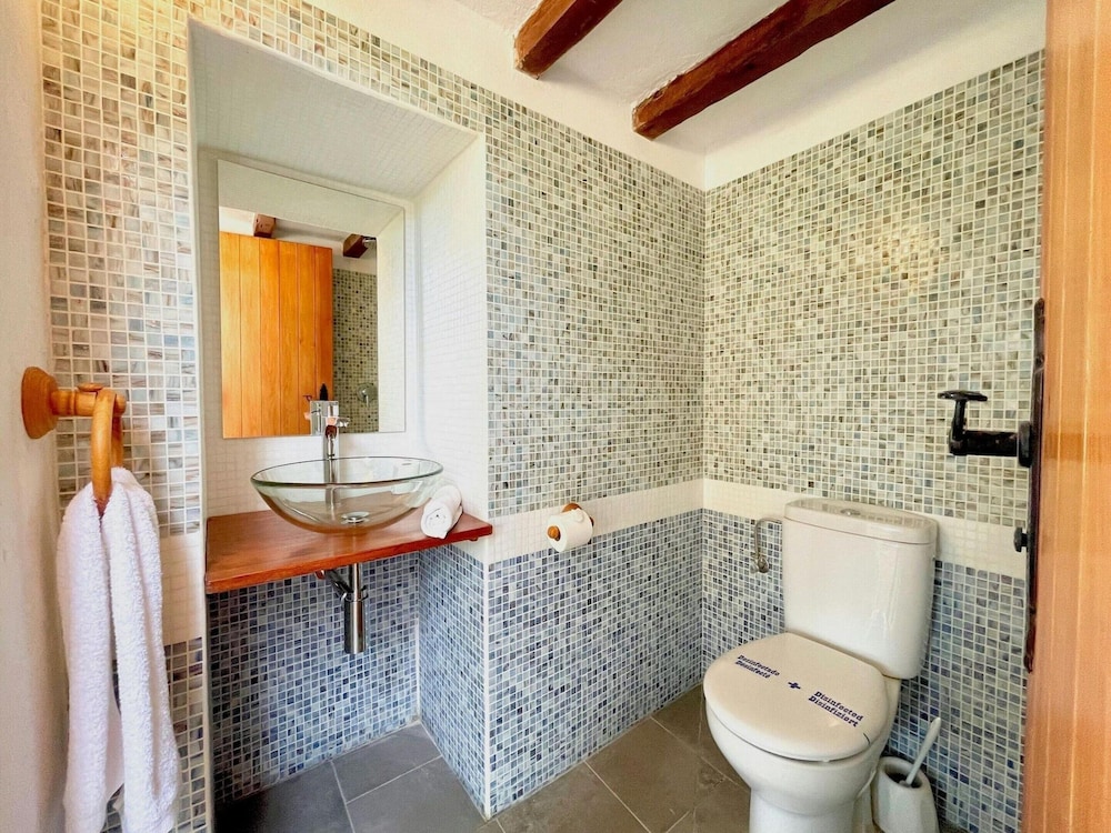 Holiday Home Near Stunning Beaches