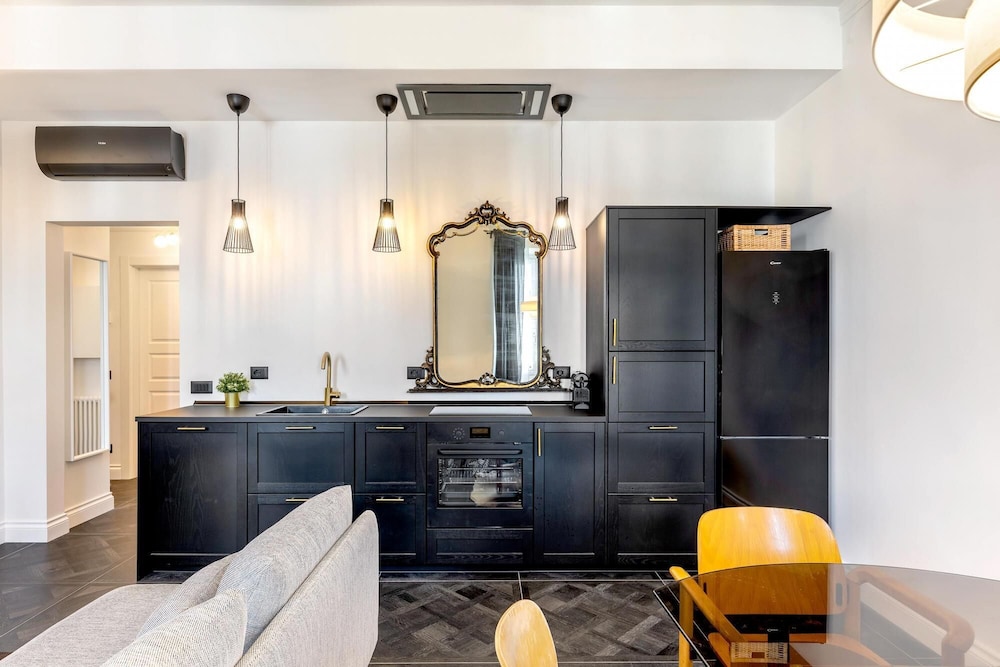 Modern 3BD Apartment Close City Center Belfiore
