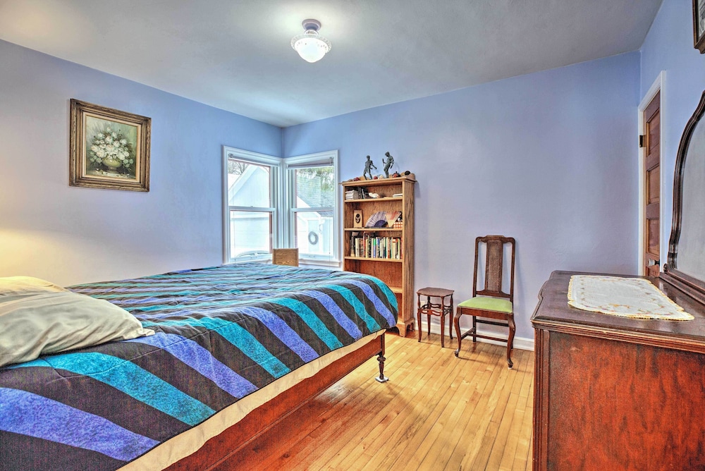 Cozy Cedarburg House - Walk to Historic Downtown!