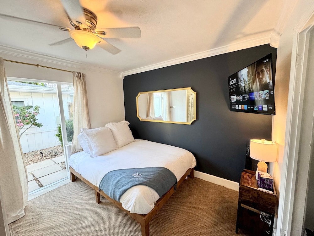 Islands Inn on the Drive - Inner Sanctum - Queen Bed - B0