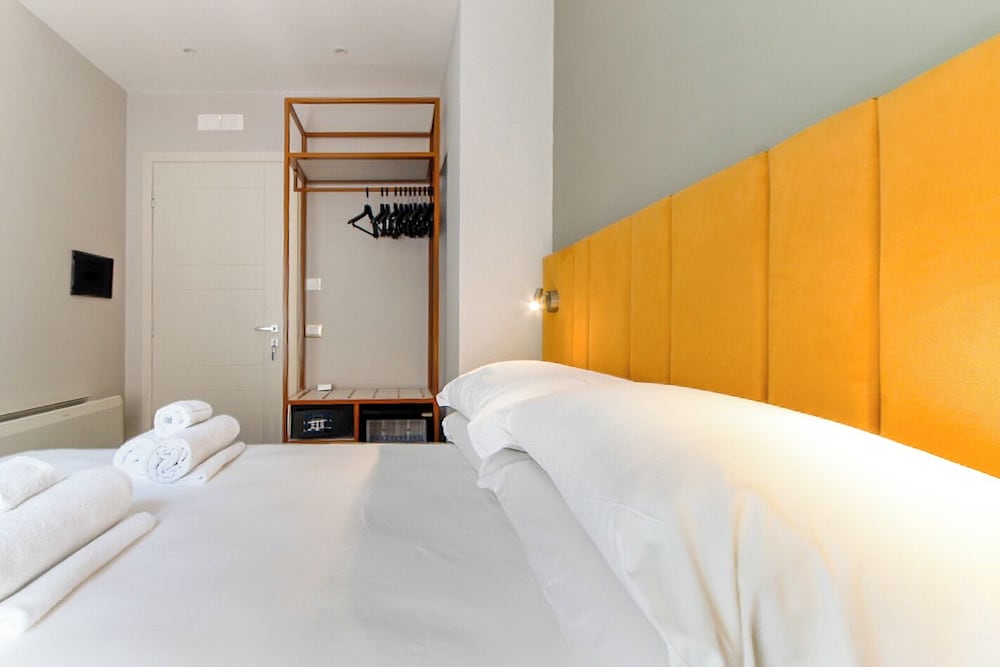Velia Relais