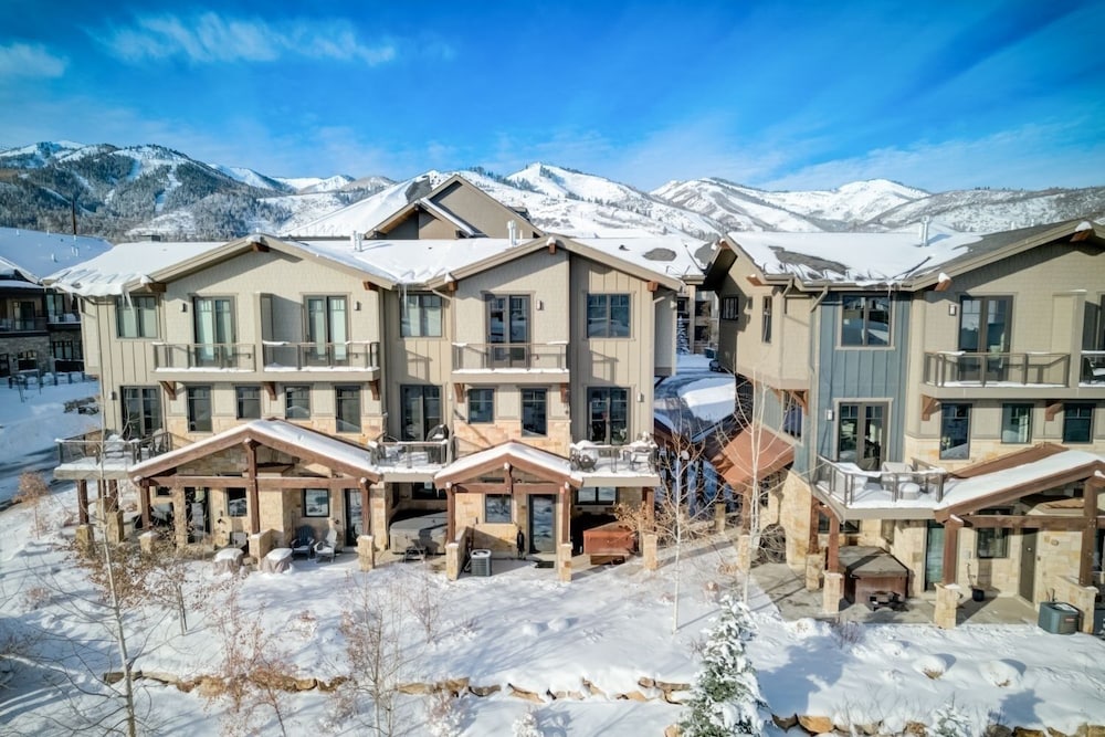 Blackstone Skier Bliss With Private Hot Tub! 3676 3 Bedroom Townhouse by RedAwning view 2