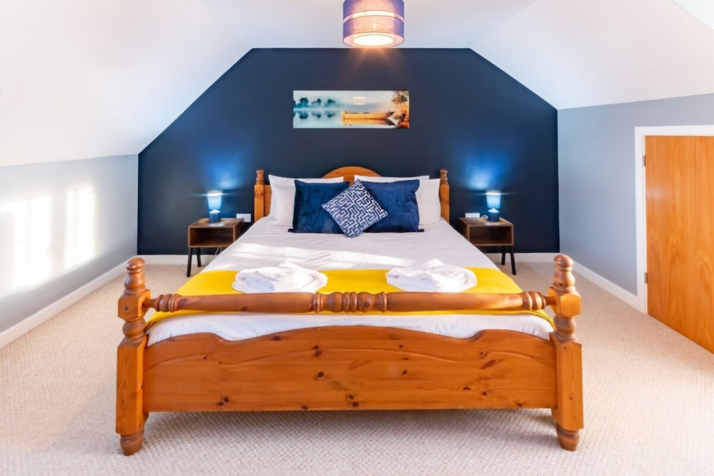 Stylish Margate Coastal Home Parking By Adliv
