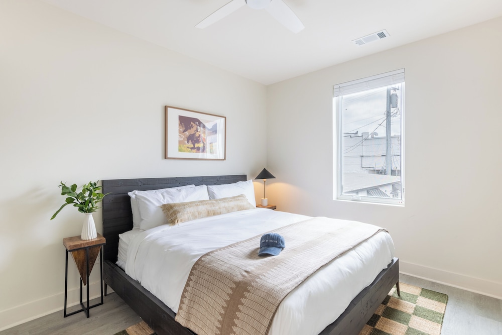 The Outrider by AvantStay Chic Stay Close to Broadway