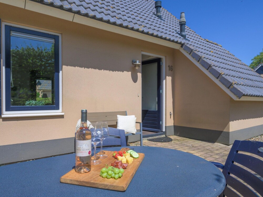 Bungalow in Sondel Near Slotermeer Lake