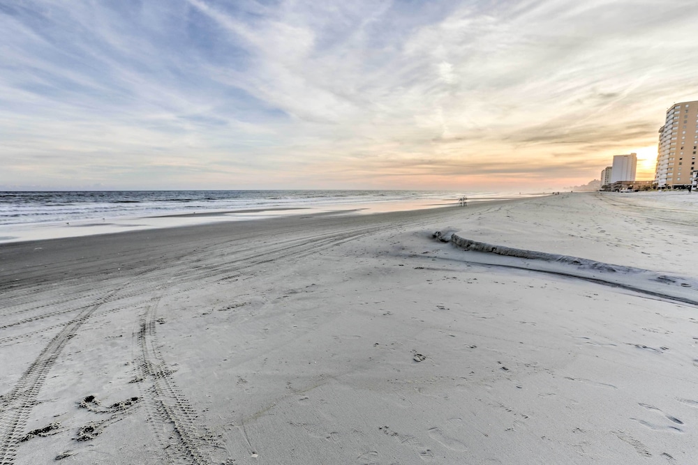 Steps to Shore + Pool Access: Myrtle Beach Condo