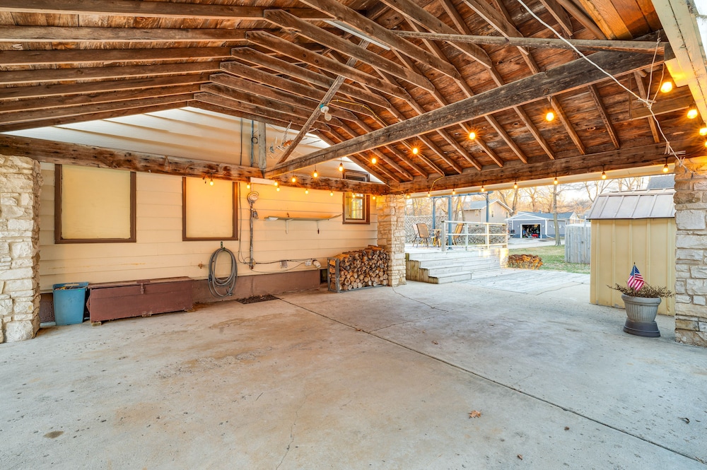 Clear Lake Vacation Rental: Walk to City Beach!