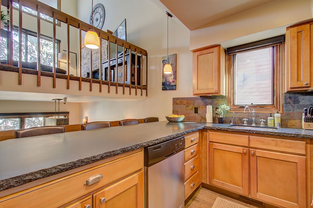Quittin Time Townhouse Peaceful Mountain Ski-in-ski-out Retreat Close to Town
