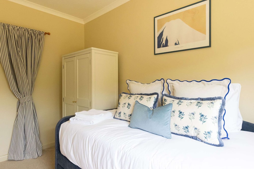 Homely Cottage for 6 Near Chichester Goodwood