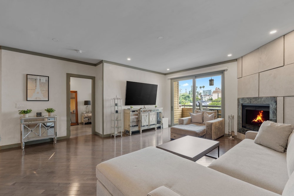 Stylish Westwood Condo