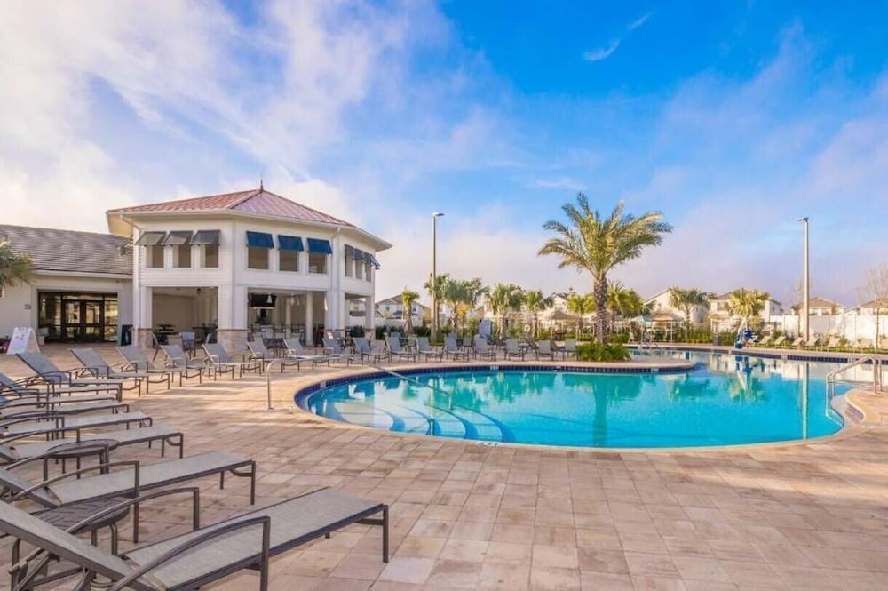 Sleeps 17 - Luxury 6bdhome With Pool Storey Lake