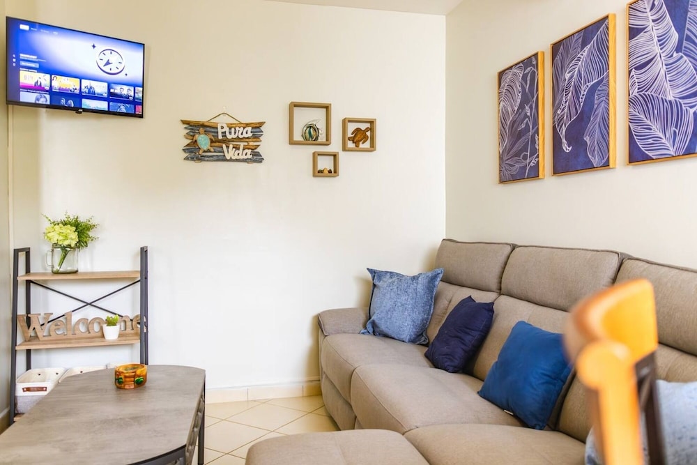 Cozy Condo with Panoramic Hillside Views from Rooftop Terrace and Short Walk to Beach
