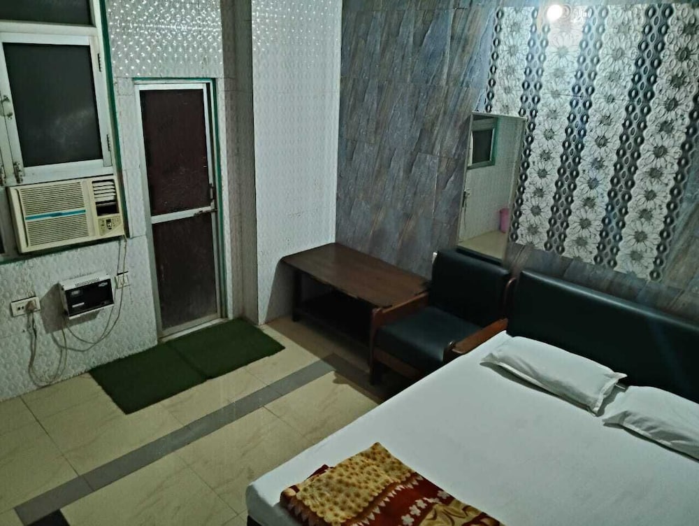 Hotel Yash Palace Kanpur