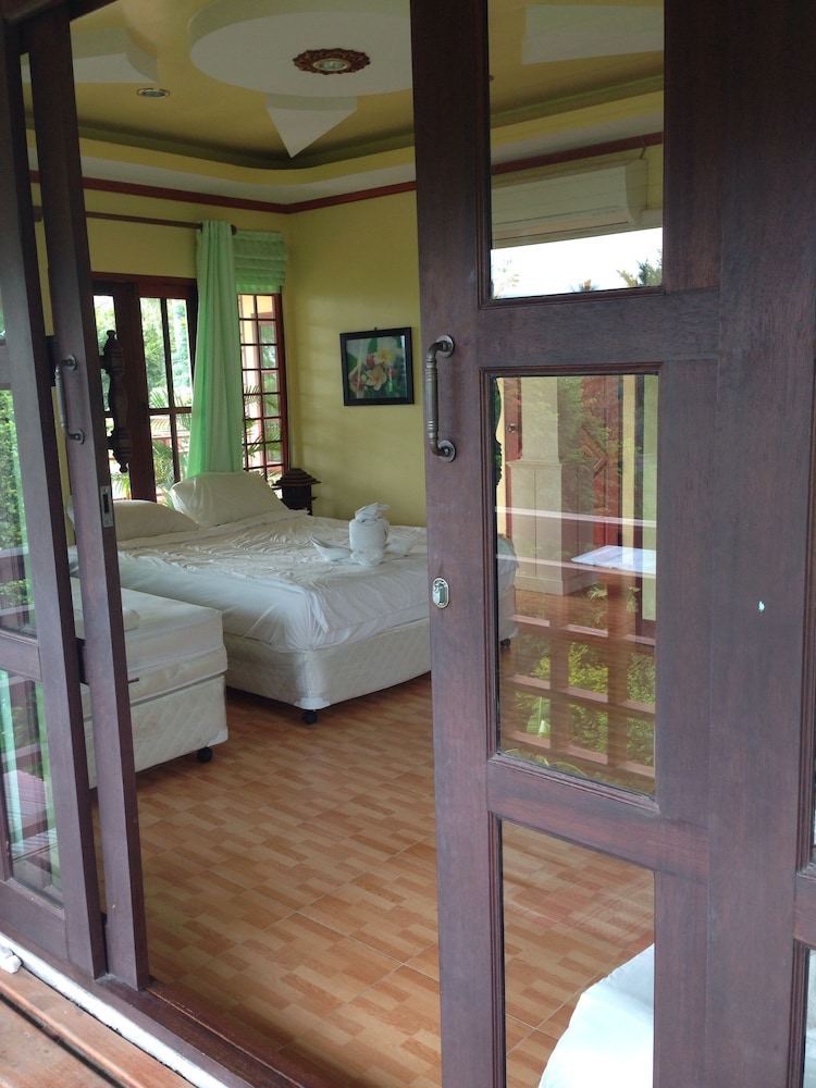 Hut Sun Bungalow