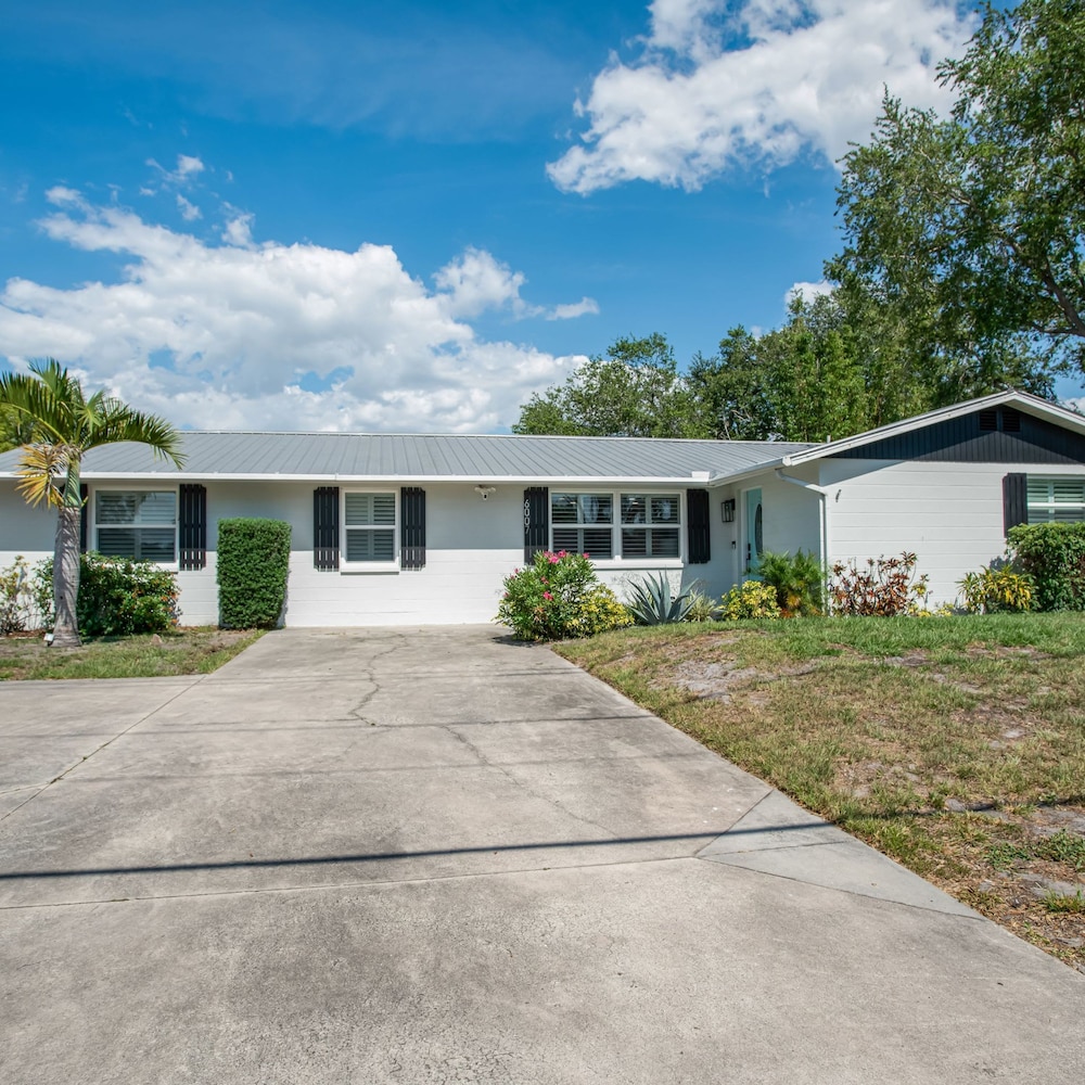 Sarasota Resort-like Living Near Siesta Key For 10