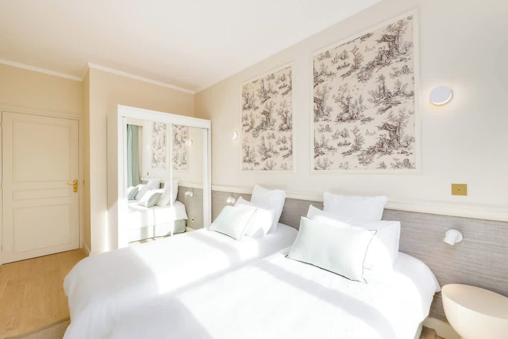 Luxury sea View 3br-2ba With Services in Deauville